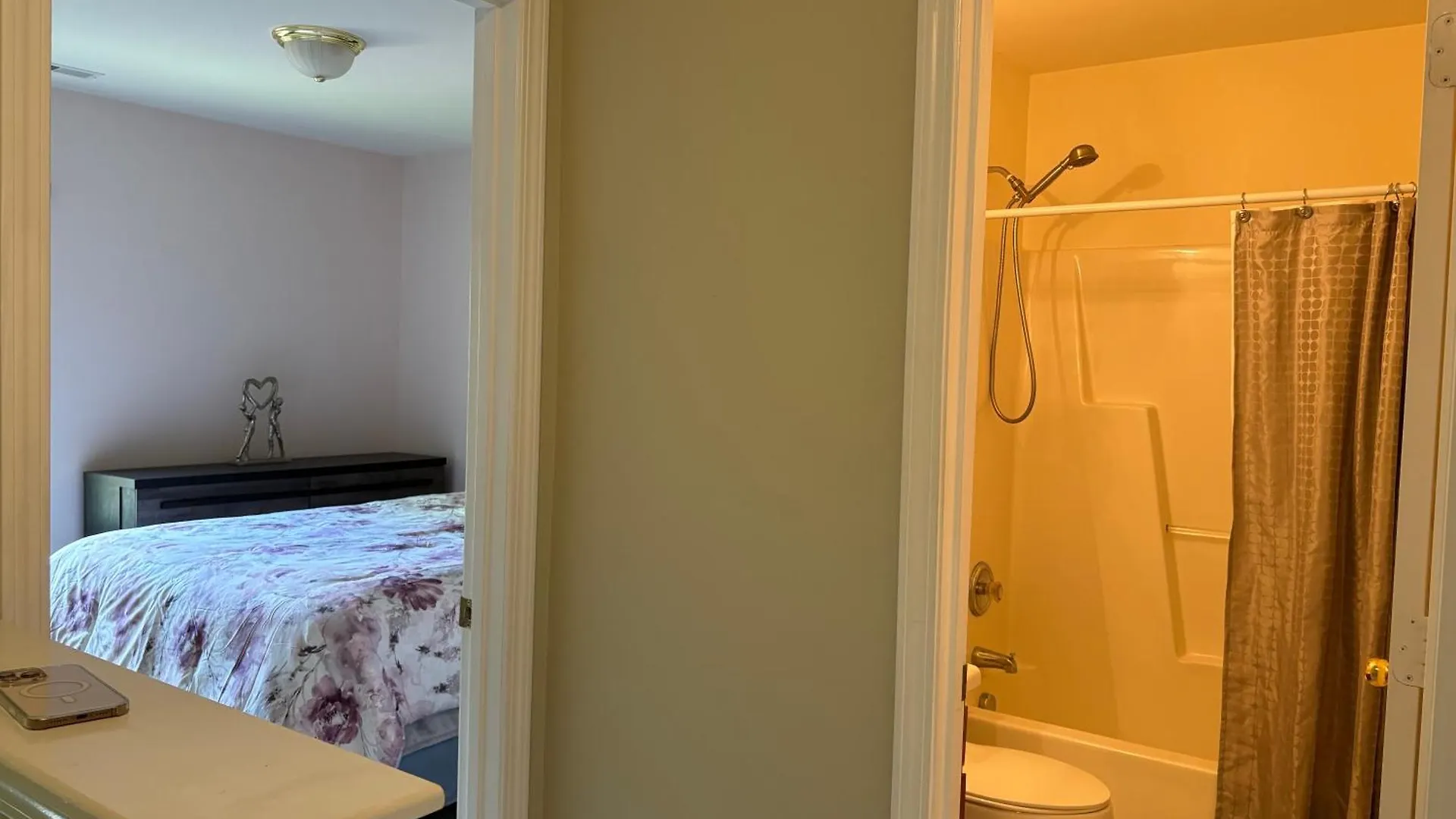 Private Bed And Bath In Charlotte Lägenhet